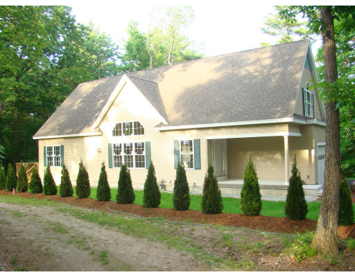 35 Little Turnpike Road Shirley, MA 01464 - Photo 2 of 22 a front view of a house with garden