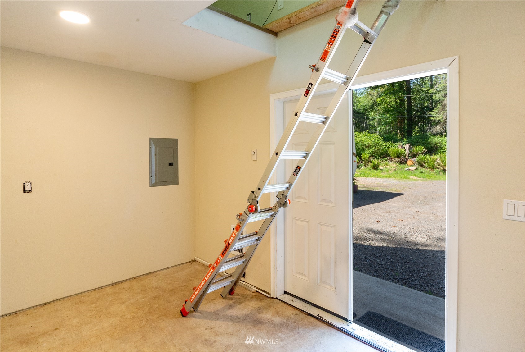 22301 Seatter Road Northeast Kingston, WA 98346 - Photo 11 of 37 Gallery Image 11