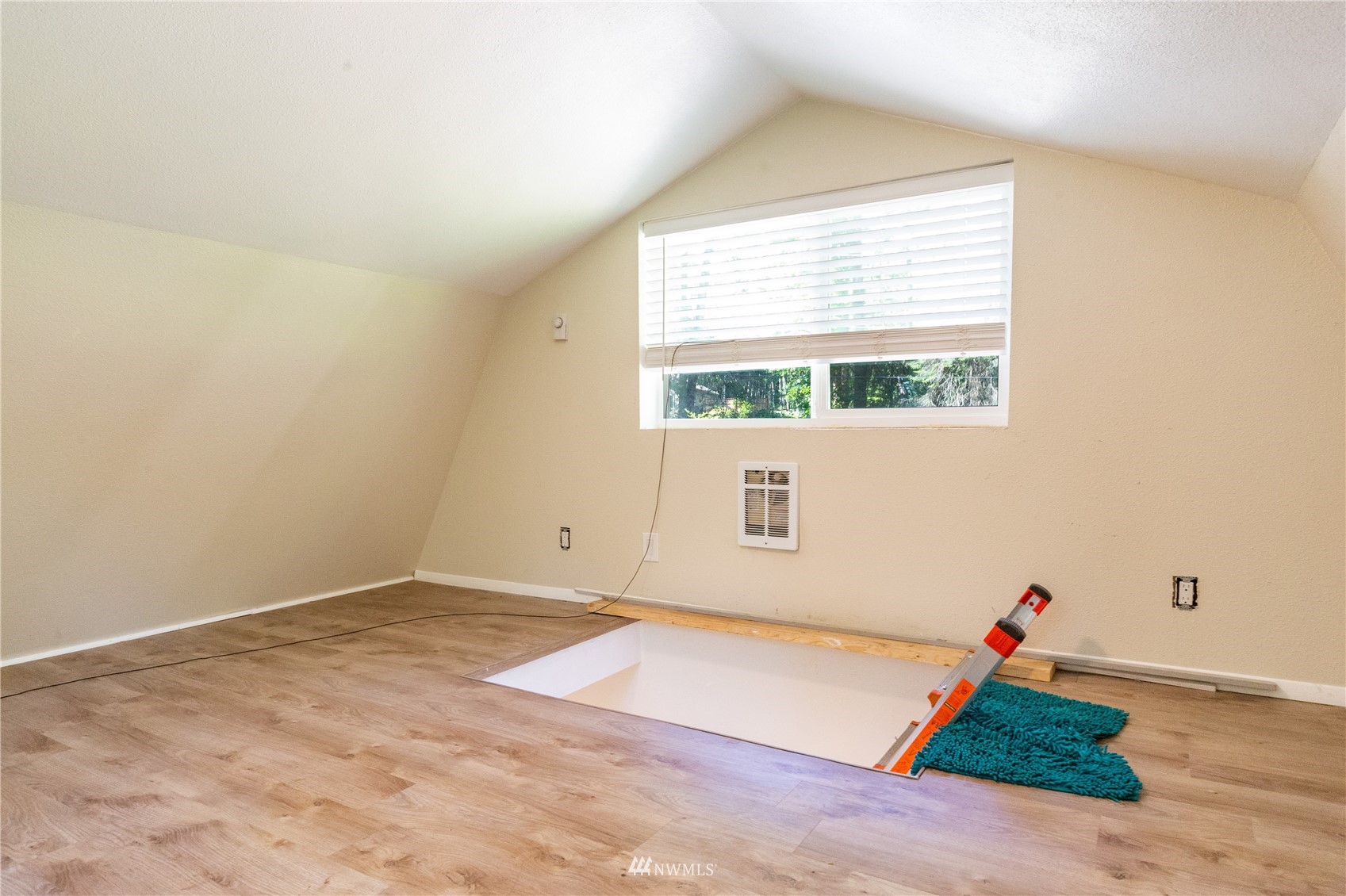 22301 Seatter Road Northeast Kingston, WA 98346 - Photo 13 of 37 Gallery Image 13
