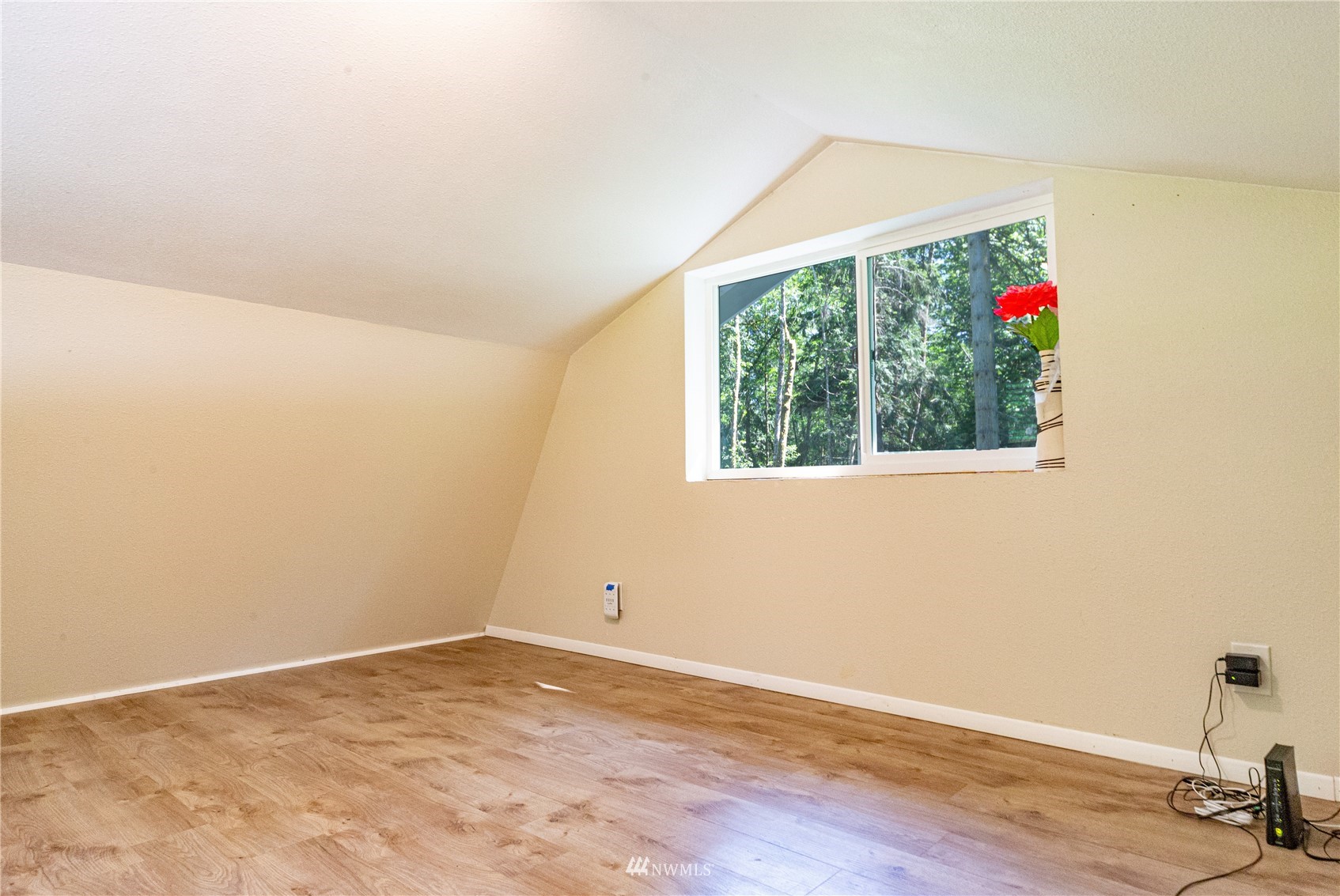 22301 Seatter Road Northeast Kingston, WA 98346 - Photo 14 of 37 Gallery Image 14
