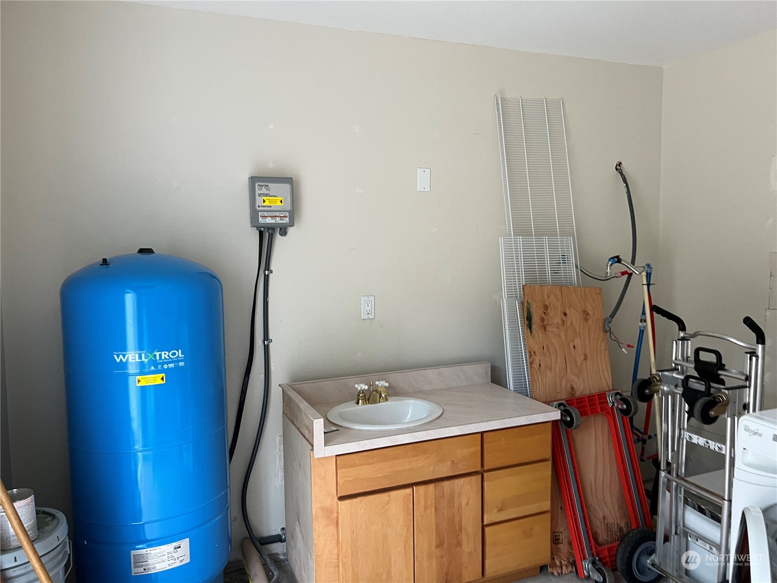 22301 Seatter Road Northeast Kingston, WA 98346 - Photo 10 of 37 Gallery Image 10
