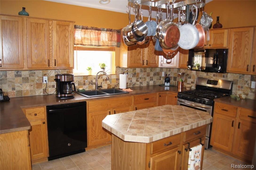 2312 Imlay City Road Lapeer, MI 48446 - Photo 11 of 33 DSC00573.JPG