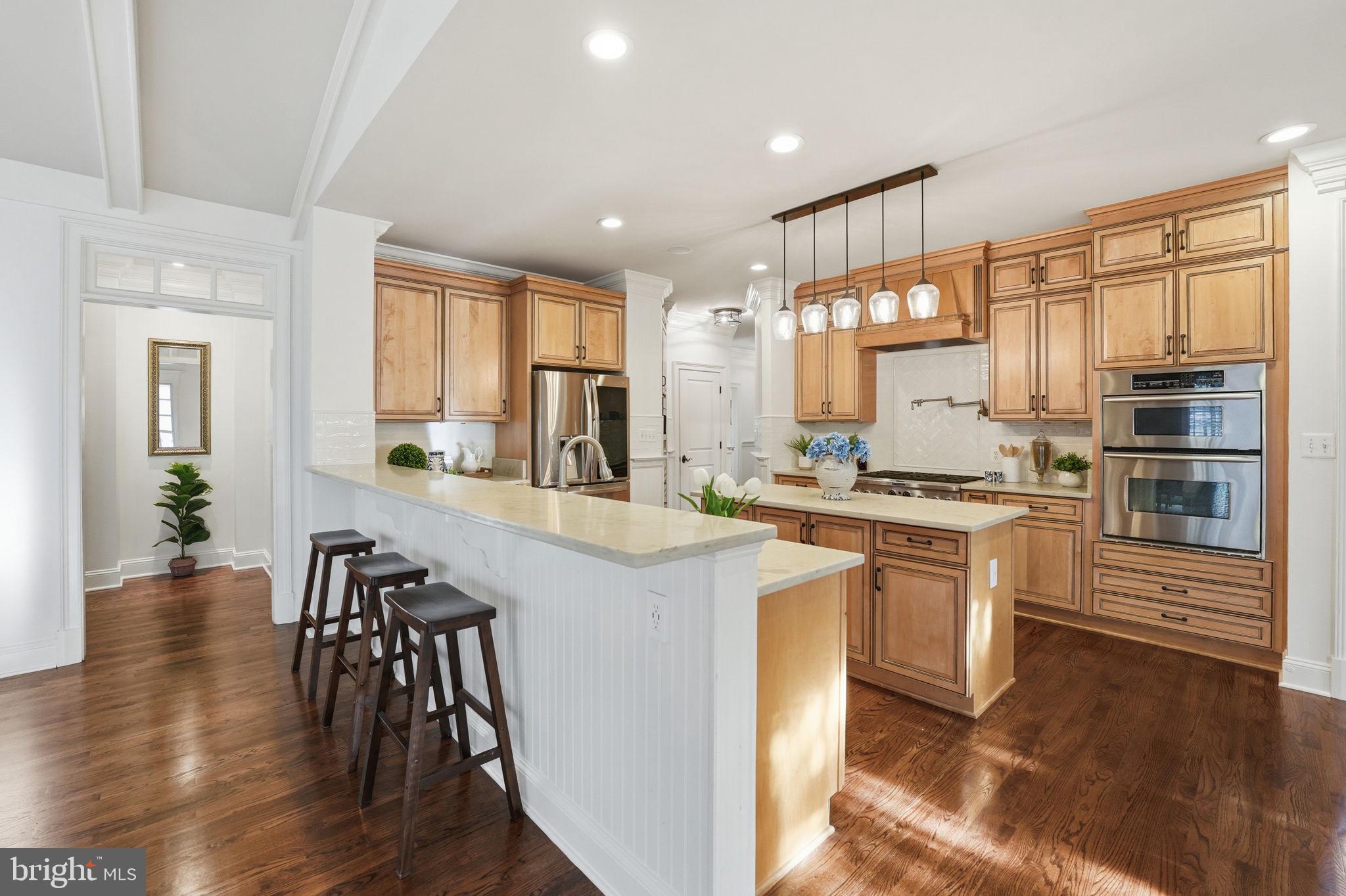 10916 Chatham Ridge Way Spotsylvania, VA 22551 - Photo 11 of 92 Warm and inviting kitchen elegance.