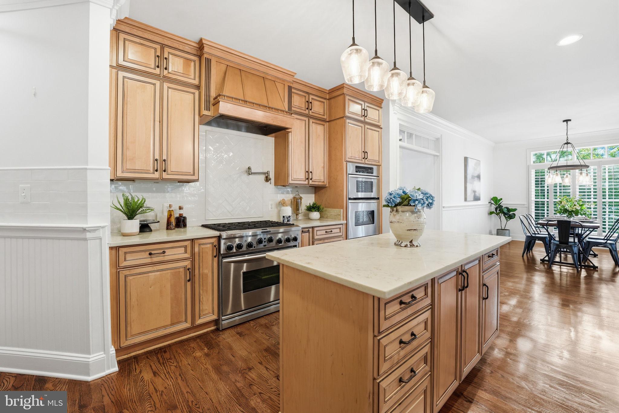 10916 Chatham Ridge Way Spotsylvania, VA 22551 - Photo 20 of 92 Warm, inviting kitchen with elegance.