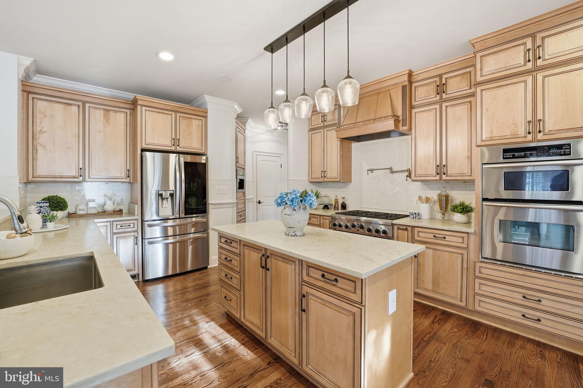 10916 Chatham Ridge Way Spotsylvania, VA 22551 - Photo 4 of 92 Warm wood tones in a modern kitchen.