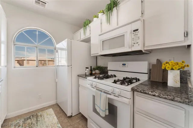 $200,000 | 6808 West Elm Creek Drive, Unit 203, Las Vegas, NV 89108