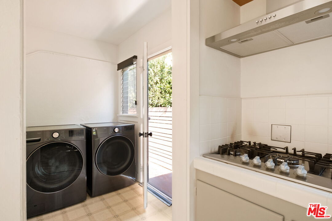 813 North Orange Grove Avenue Los Angeles, CA 90046 - Photo 13 of 42