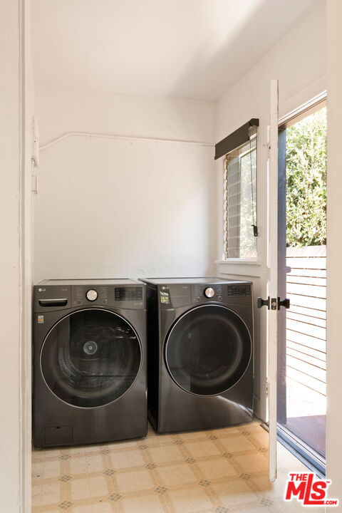 813 North Orange Grove Avenue Los Angeles, CA 90046 - Photo 14 of 42 a view of washer and dryer in a room