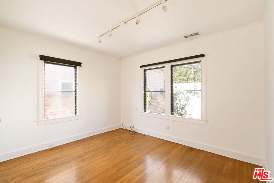 813 North Orange Grove Avenue Los Angeles, CA 90046 - Photo 17 of 42 an empty room with a window