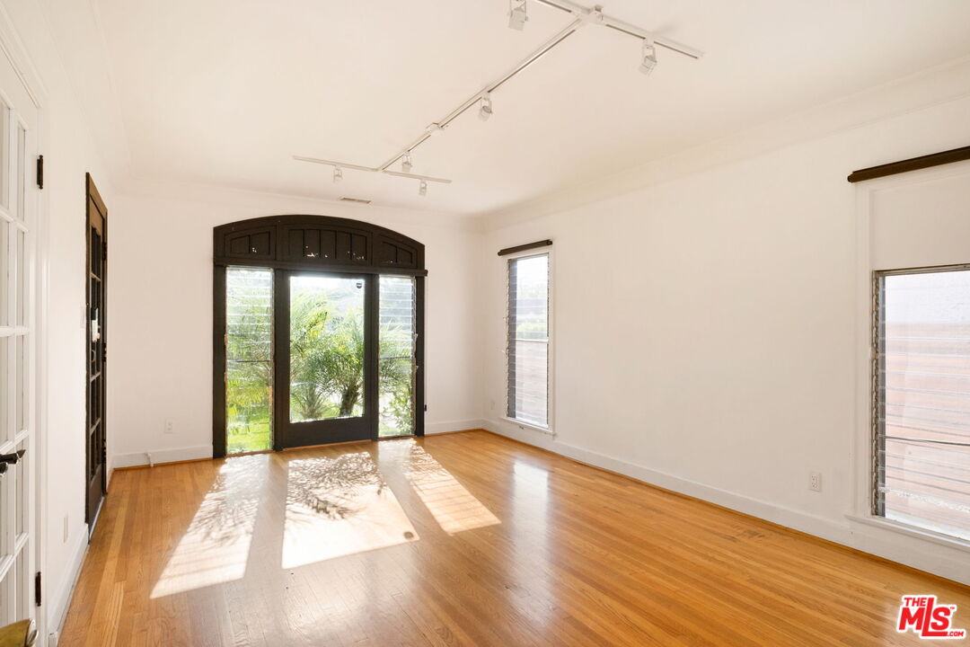 813 North Orange Grove Avenue Los Angeles, CA 90046 - Photo 19 of 42 a view of entryway with wooden floor