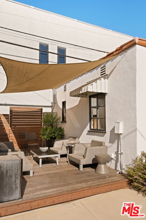 813 North Orange Grove Avenue Los Angeles, CA 90046 - Photo 38 of 42 a view of a patio with couches table and chairs and potted plants