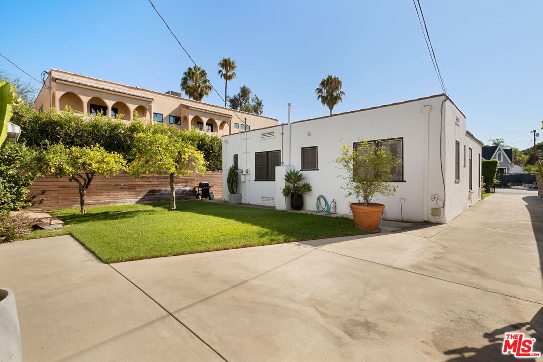 813 North Orange Grove Avenue Los Angeles, CA 90046 - Photo 41 of 42 a front view of a house with garden