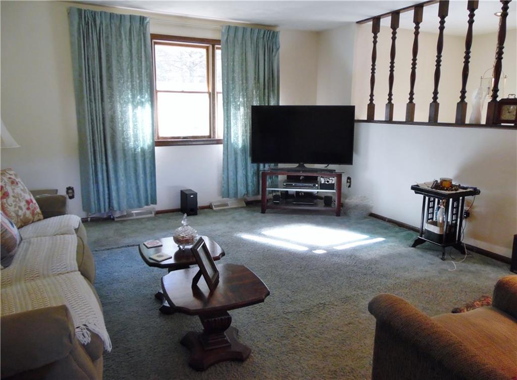 113 Vandyke Road Freeport, PA 16229 - Photo 3 of 25