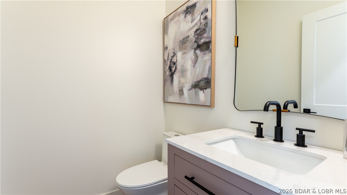 844 Thrush Road Lake Ozark, MO 65049 - Photo 27 of 53 Main level guest bathroom