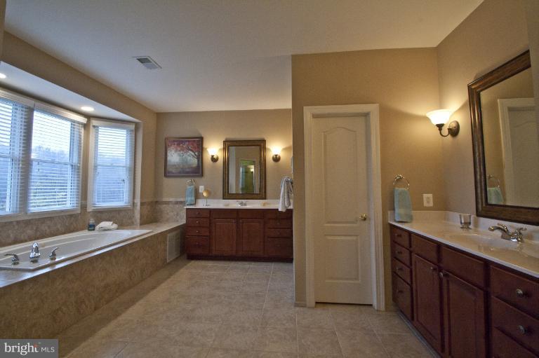 1735 St Margarets Road Annapolis, MD 21409 - Photo 3 of 30 Bath (Master)