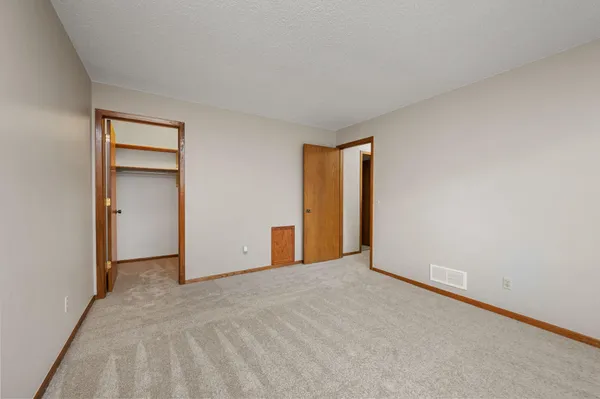 $189,900 | 9805 Palm Street Northwest, Unit 201, Coon Rapids, MN 55433