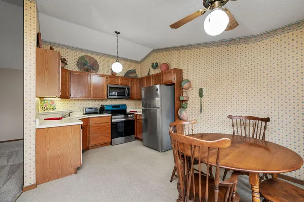 $189,900 | 9805 Palm Street Northwest, Unit 201, Coon Rapids, MN 55433