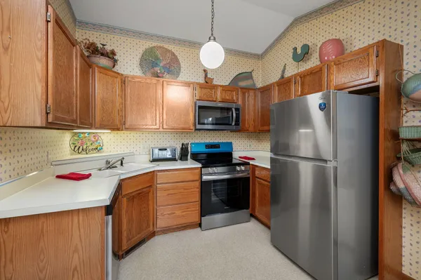 $189,900 | 9805 Palm Street Northwest, Unit 201, Coon Rapids, MN 55433