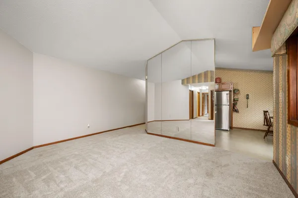$189,900 | 9805 Palm Street Northwest, Unit 201, Coon Rapids, MN 55433