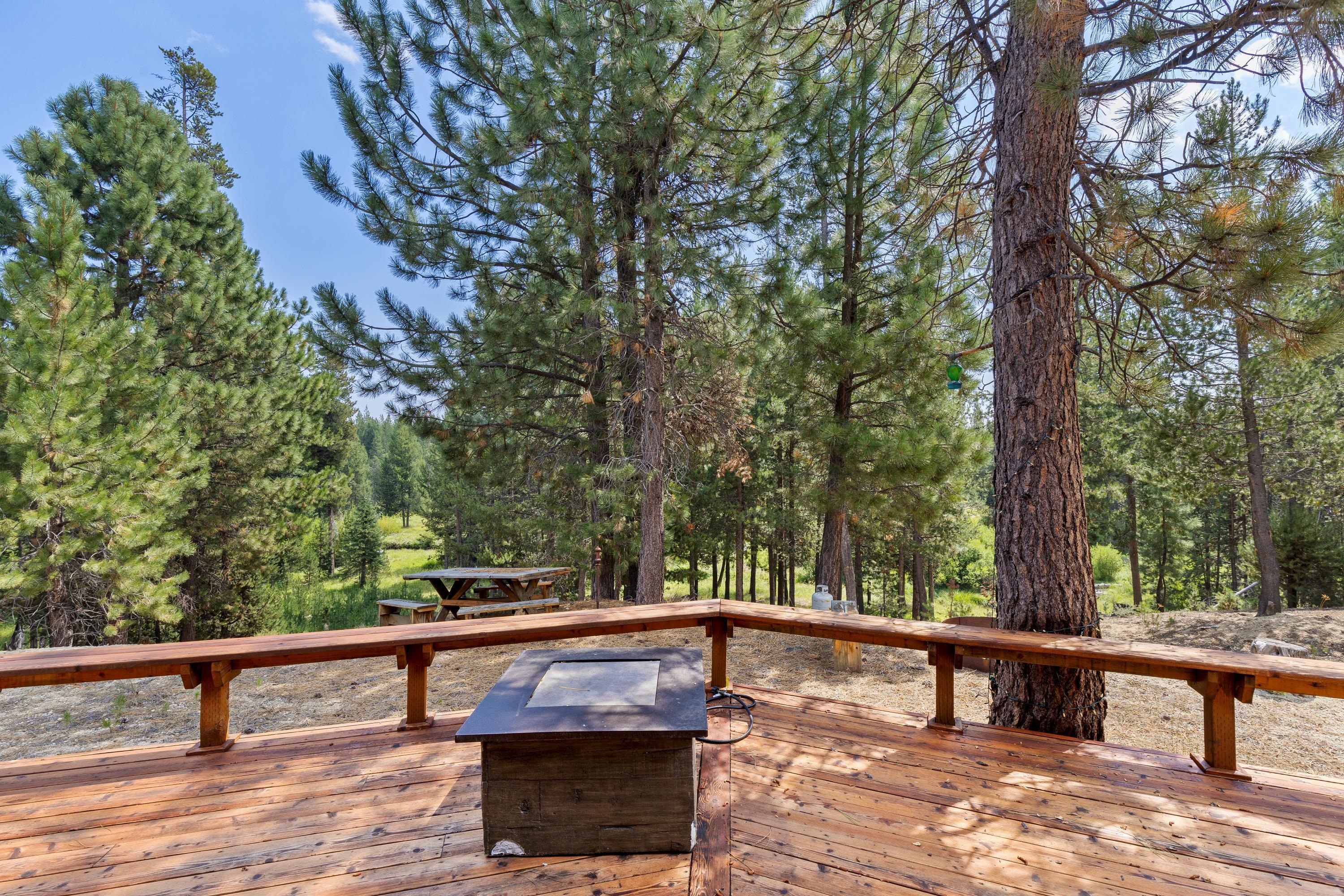 123819 2 Rivers Road Crescent Lake, OR 97733 - Photo 9 of 40 Back deck
