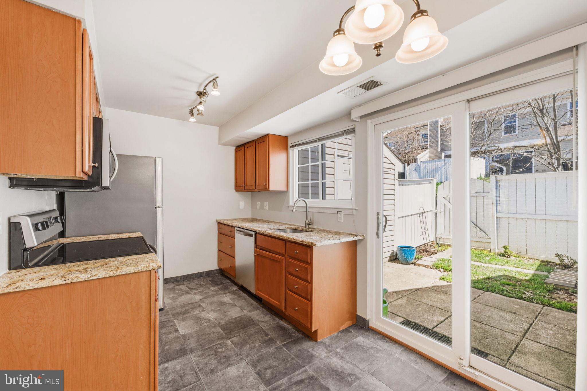 2 Providence Square Sterling, VA 20164 - Photo 9 of 30 Stainless Steel appliances