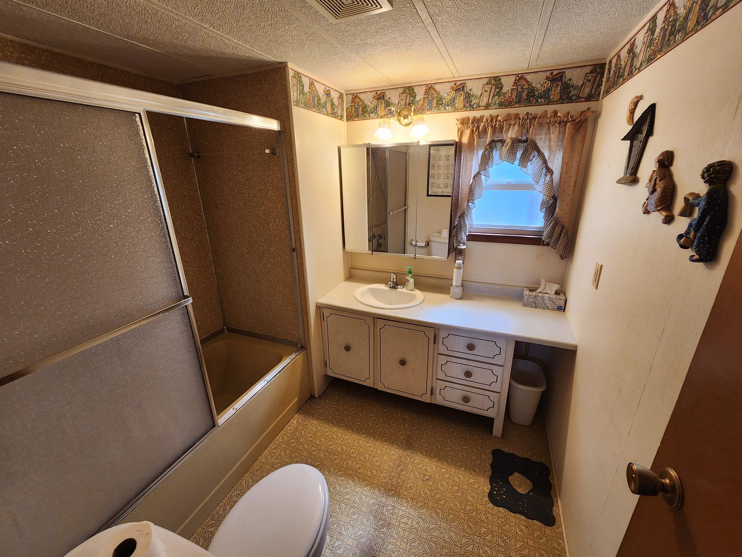 770 South Zimmerman Road Beulah, MI 49617 - Photo 8 of 42 1948490-63244e8b-9e59-4c96-9250-8537a202ff18.JPG