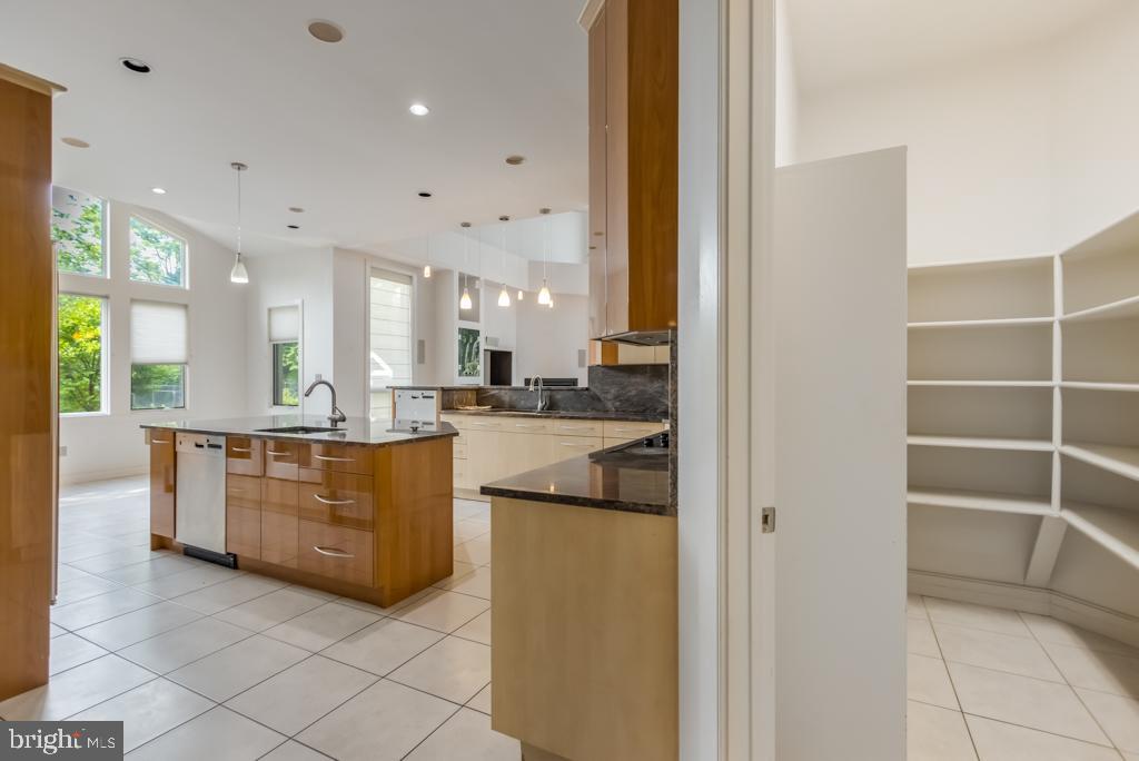 12717 Greenbriar Road Potomac, MD 20854 - Photo 26 of 71 Gallery Image 26