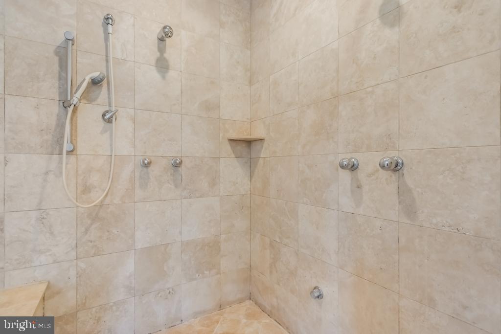 12717 Greenbriar Road Potomac, MD 20854 - Photo 43 of 71 Gallery Image 43