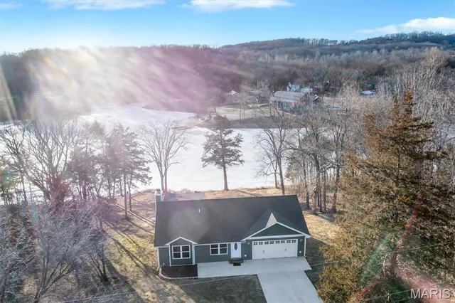 $365,000 | 4260 North Shore Drive, Hillsboro, MO 63050