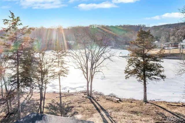 $365,000 | 4260 North Shore Drive, Hillsboro, MO 63050