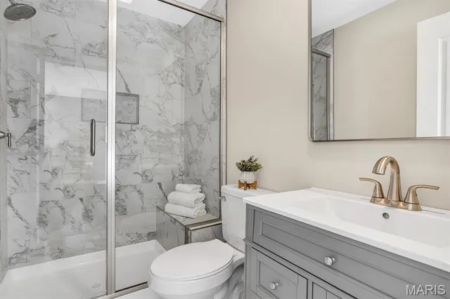 $365,000 | 4260 North Shore Drive, Hillsboro, MO 63050