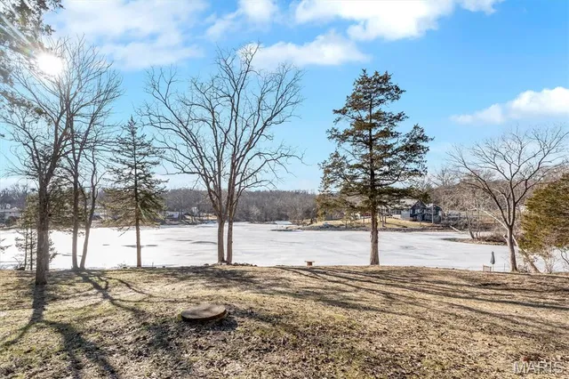 $365,000 | 4260 North Shore Drive, Hillsboro, MO 63050