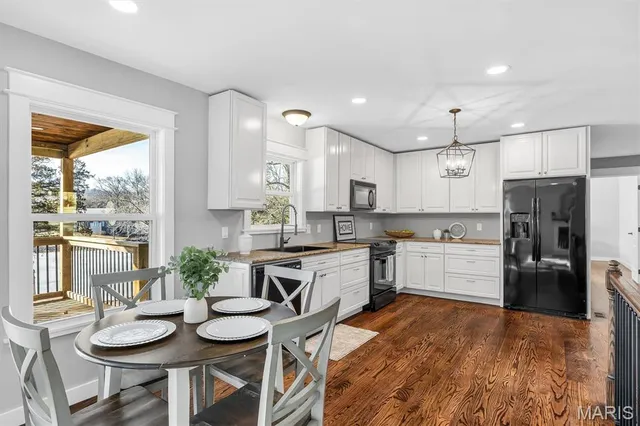 $365,000 | 4260 North Shore Drive, Hillsboro, MO 63050