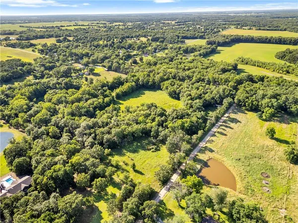 $100,000 | 18184 South 1300th Road, Nevada, MO 64772