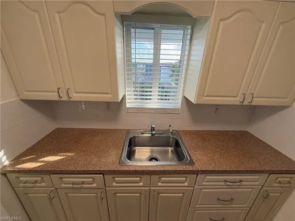 $235,000 | 7105 West 13th Avenue, Unit 402, Hialeah, FL 33014