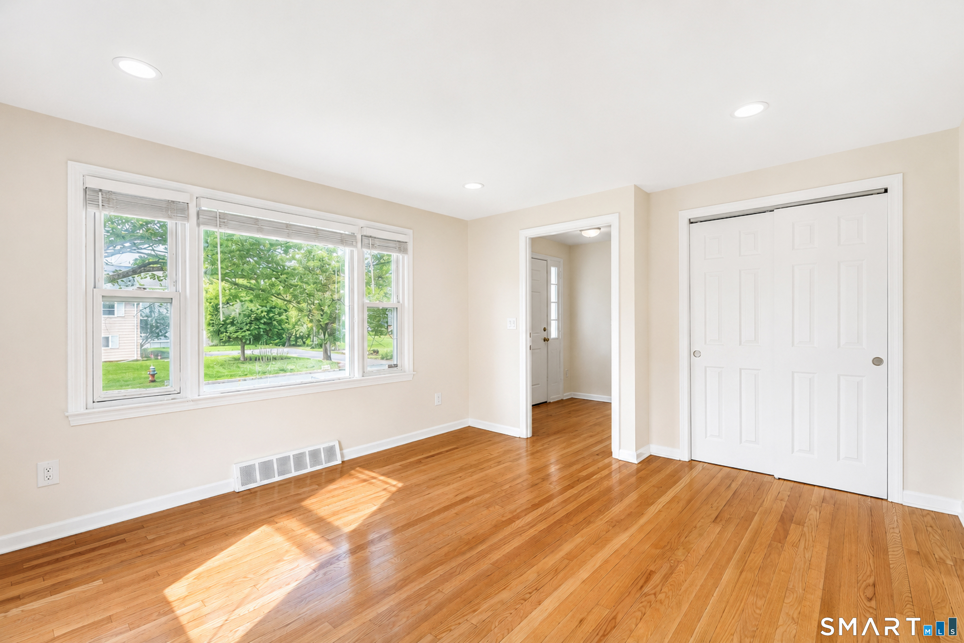 216 Country Road Fairfield, CT 06824 - Photo 4 of 17 Gallery Image 4