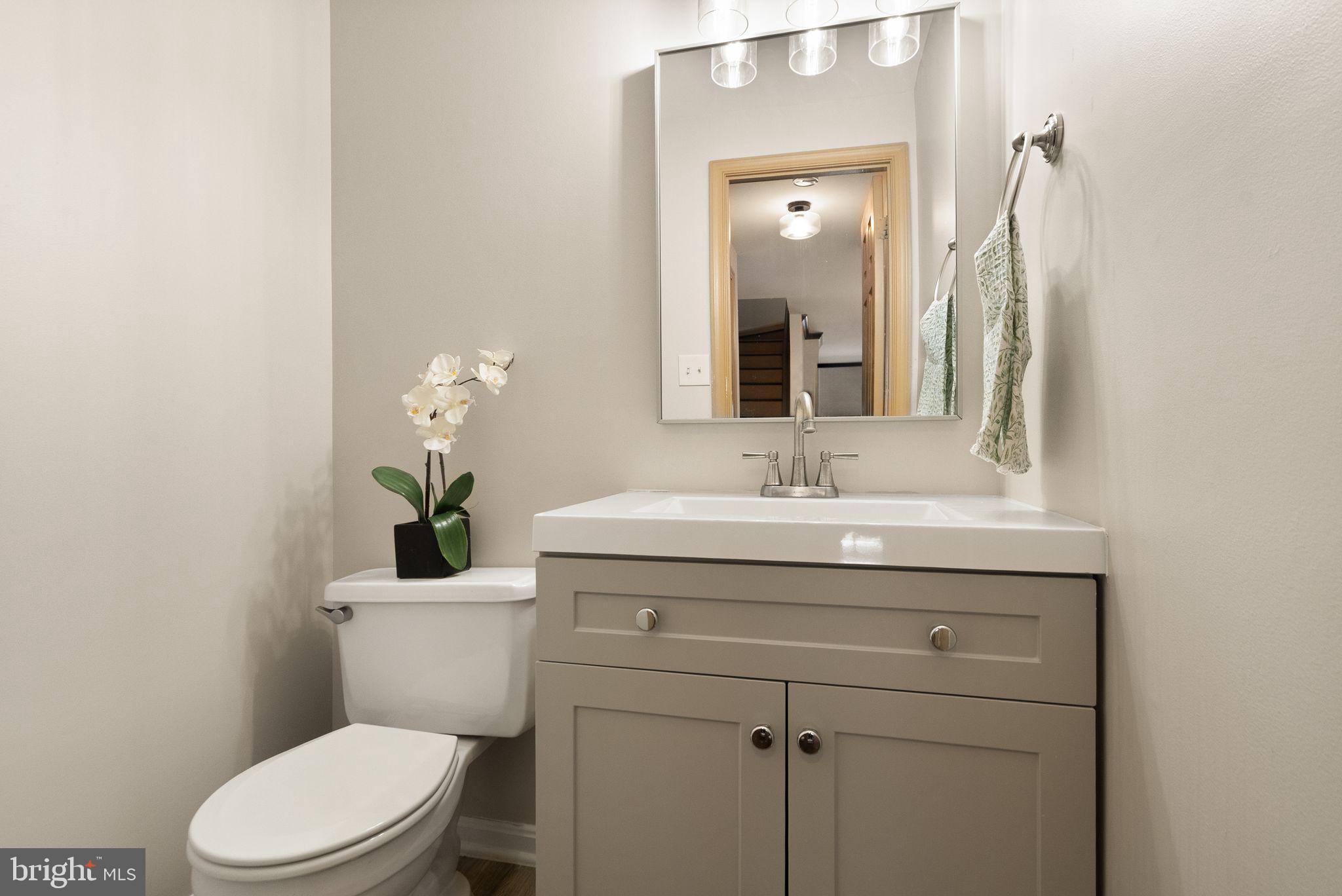 1700 Quietree Drive Reston, VA 20194 - Photo 35 of 76 Main level Half Bathroom