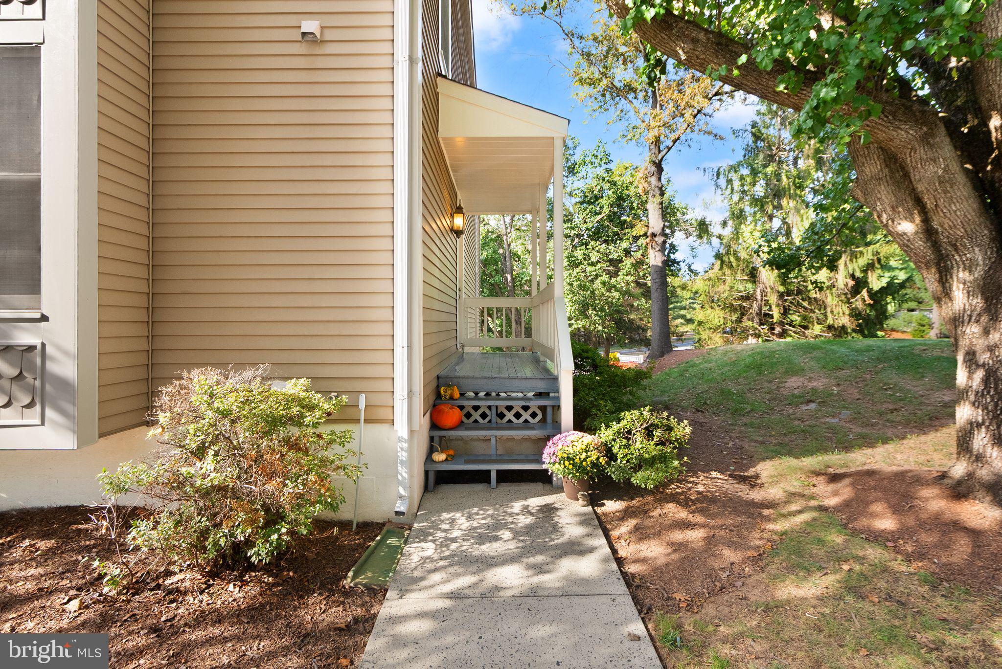1700 Quietree Drive Reston, VA 20194 - Photo 5 of 76 Front Porch