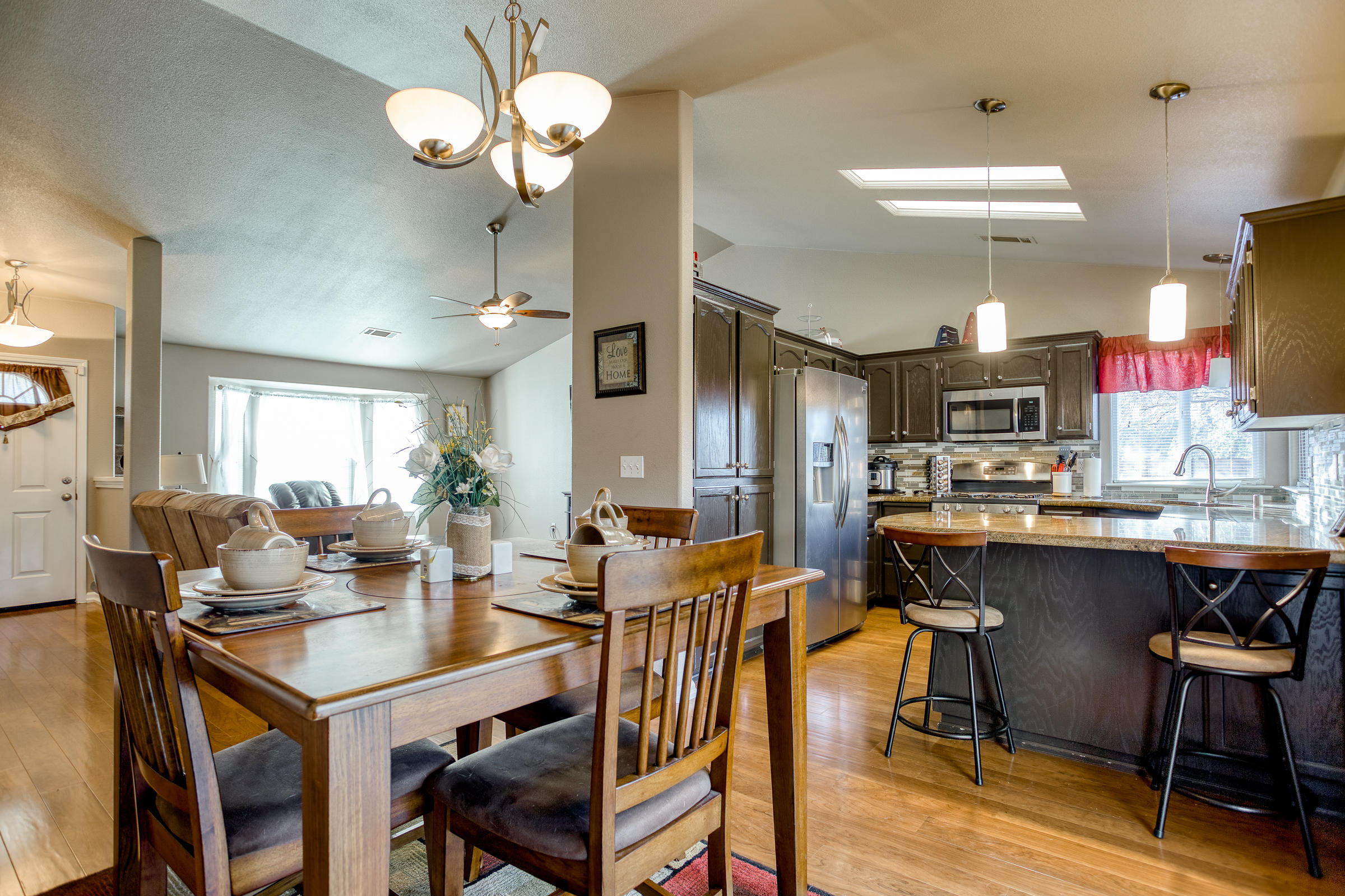 3392 Lawrence Road Redding, CA 96002 - Photo 1 of 25 Living/Kitchen/Dining