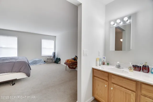 a en suite bathroom with a double vanity sink and a mirror