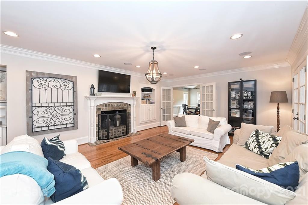 2127 Queens Road East Charlotte, NC 28207 - Photo 14 of 41 Gallery Image 14