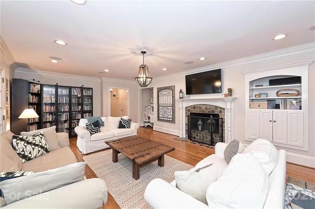2127 Queens Road East Charlotte, NC 28207 - Photo 15 of 41 Gallery Image 15