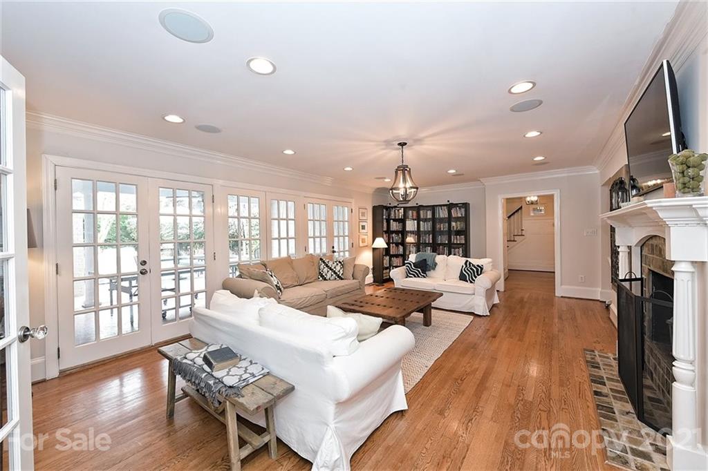 2127 Queens Road East Charlotte, NC 28207 - Photo 16 of 41 Gallery Image 16