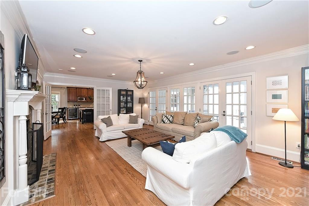 2127 Queens Road East Charlotte, NC 28207 - Photo 17 of 41 Gallery Image 17