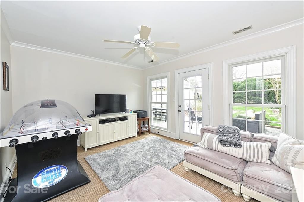 2127 Queens Road East Charlotte, NC 28207 - Photo 18 of 41 Gallery Image 18