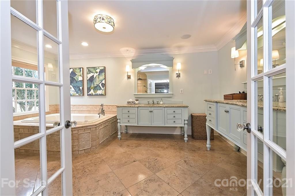 2127 Queens Road East Charlotte, NC 28207 - Photo 24 of 41 Gallery Image 24