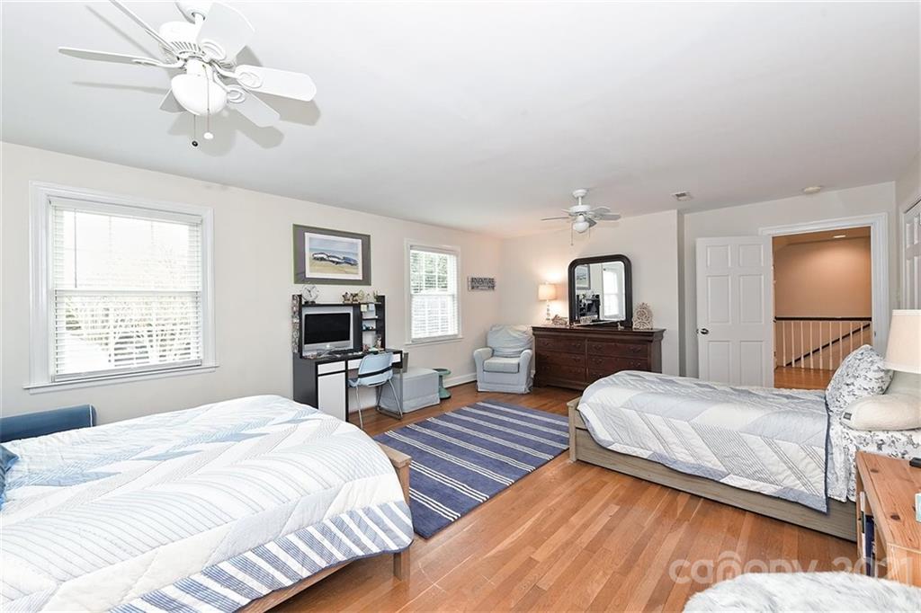2127 Queens Road East Charlotte, NC 28207 - Photo 33 of 41 Gallery Image 33