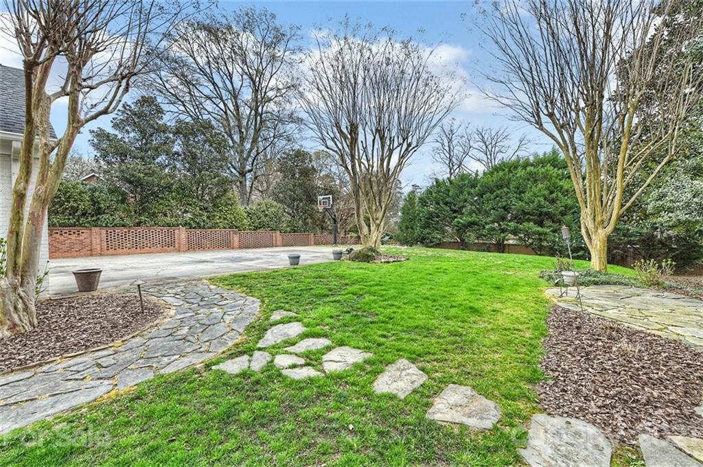 2127 Queens Road East Charlotte, NC 28207 - Photo 38 of 41 Gallery Image 38