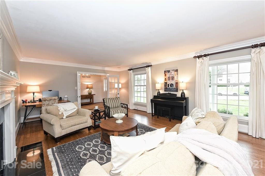 2127 Queens Road East Charlotte, NC 28207 - Photo 8 of 41 Gallery Image 8