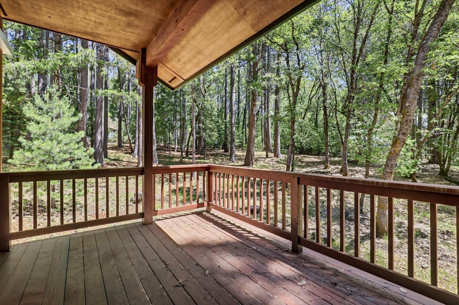 14517 North Bloomfield Road Nevada City, CA 95959 - Photo 63 of 78 a view of balcony with wooden floor